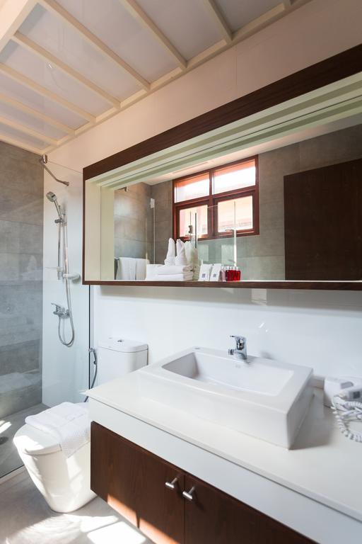 Amatapura Beachfront Villa 15, Sha Certified 아오남마오 외부 사진