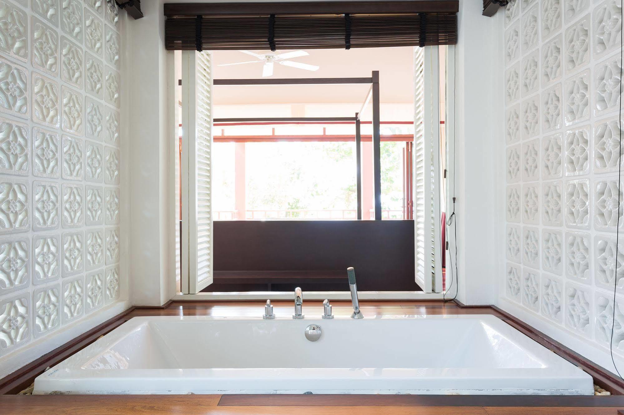 Amatapura Beachfront Villa 15, Sha Certified 아오남마오 외부 사진