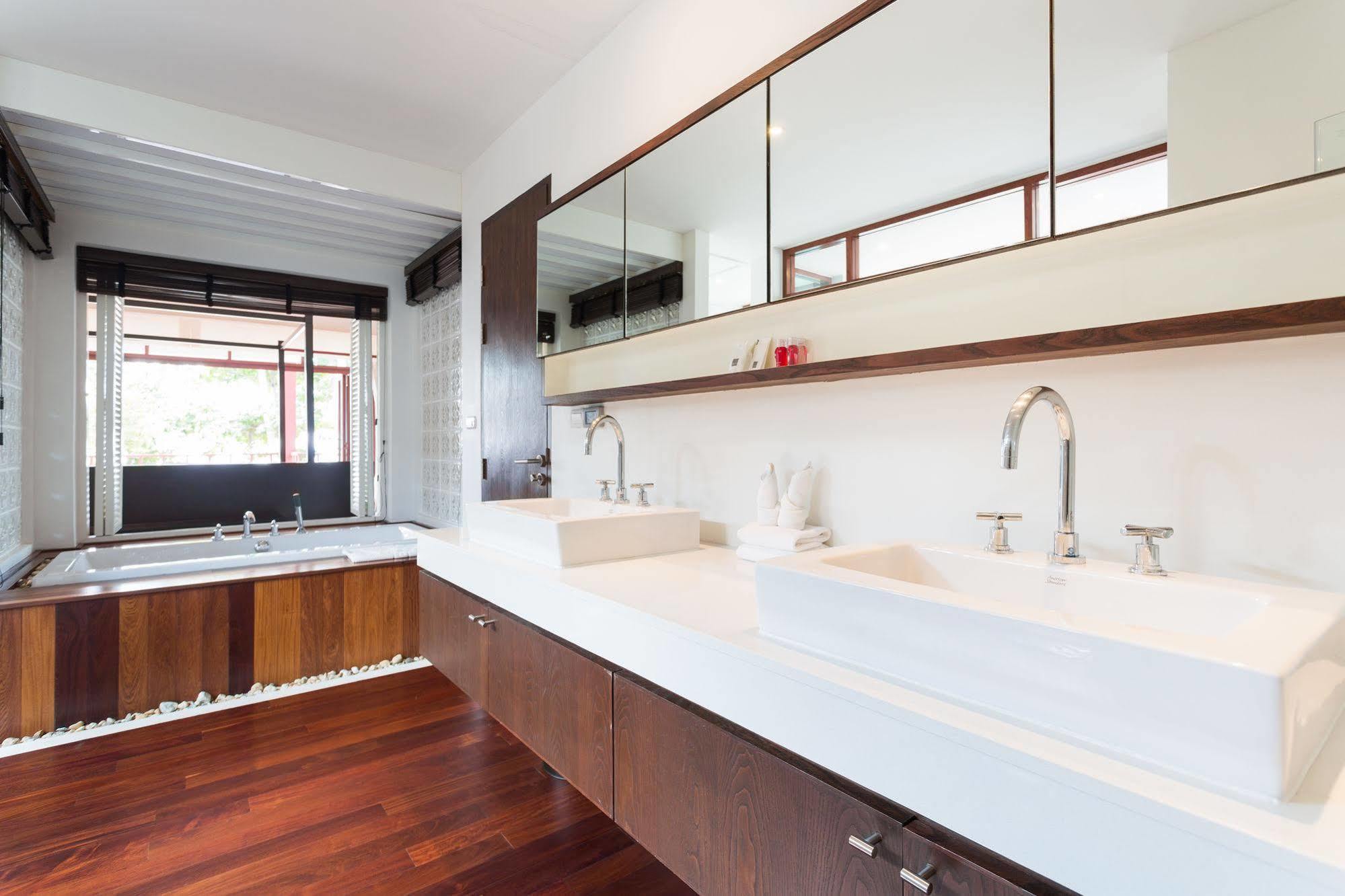 Amatapura Beachfront Villa 15, Sha Certified 아오남마오 외부 사진